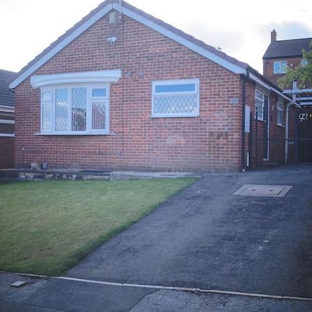 Luxurious Detached Bungalow バットレイ エクステリア 写真