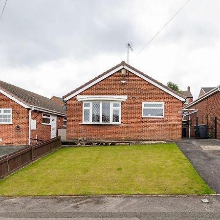 Luxurious Detached Bungalow バットレイ エクステリア 写真