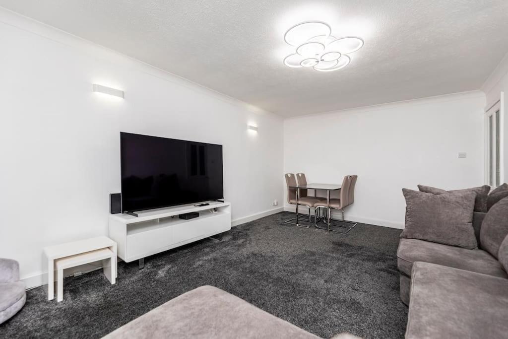 Luxurious Detached Bungalow バットレイ エクステリア 写真