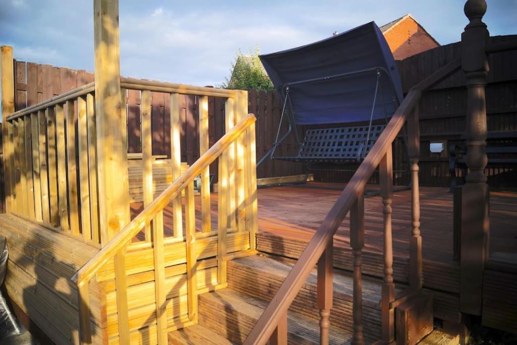 Luxurious Detached Bungalow バットレイ エクステリア 写真