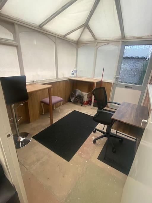 Luxurious Detached Bungalow バットレイ エクステリア 写真
