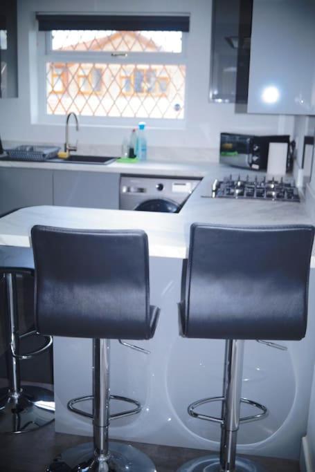 Luxurious Detached Bungalow バットレイ エクステリア 写真