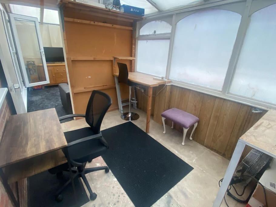 Luxurious Detached Bungalow バットレイ エクステリア 写真