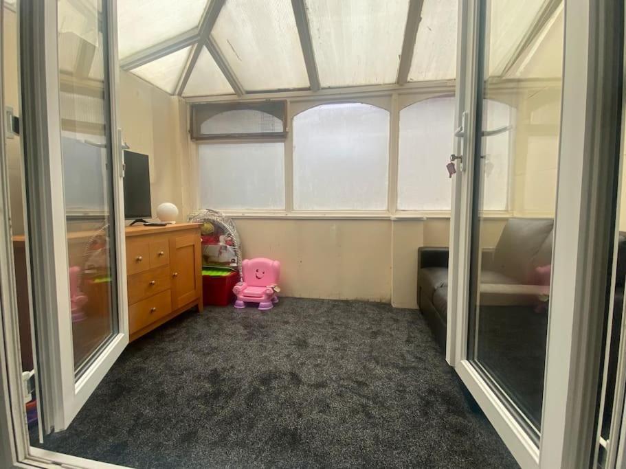 Luxurious Detached Bungalow バットレイ エクステリア 写真