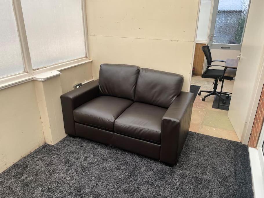 Luxurious Detached Bungalow バットレイ エクステリア 写真