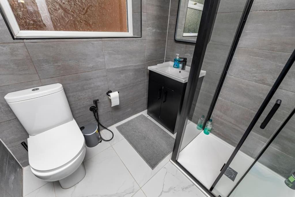 Luxurious Detached Bungalow バットレイ エクステリア 写真