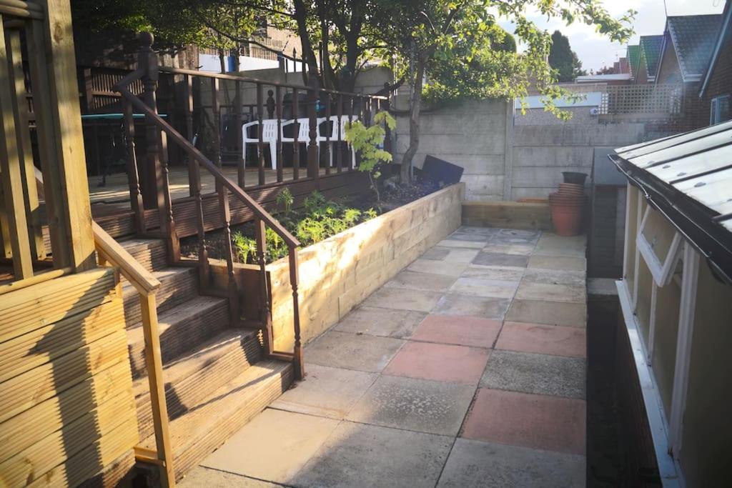 Luxurious Detached Bungalow バットレイ エクステリア 写真