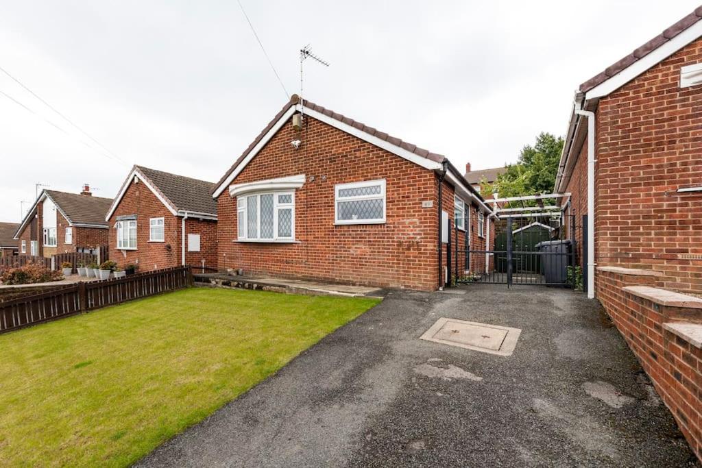 Luxurious Detached Bungalow バットレイ エクステリア 写真