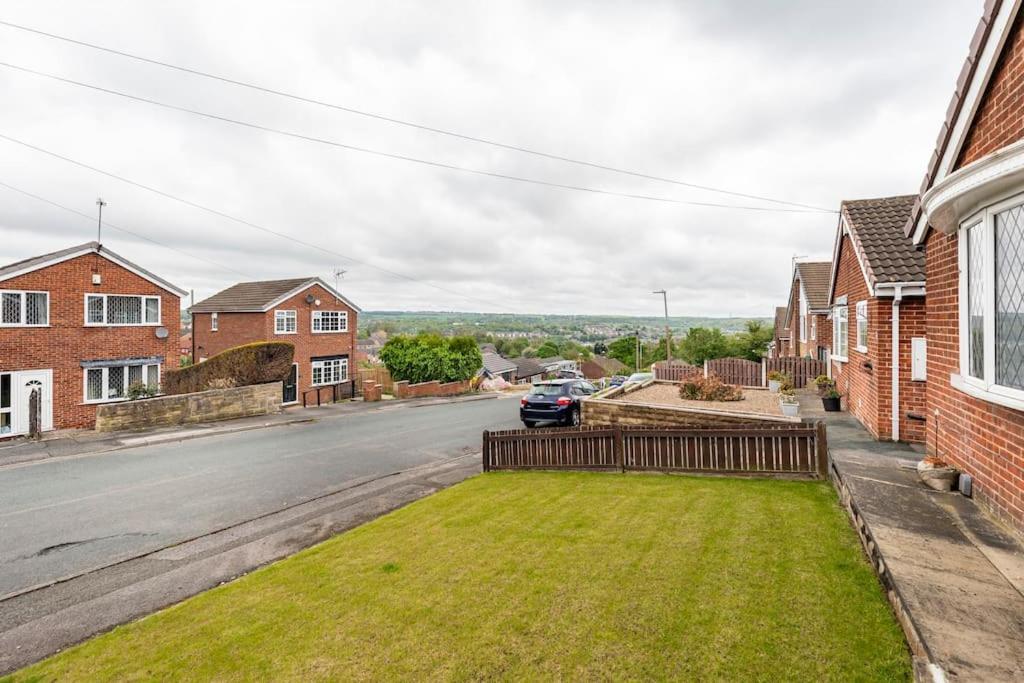 Luxurious Detached Bungalow バットレイ エクステリア 写真