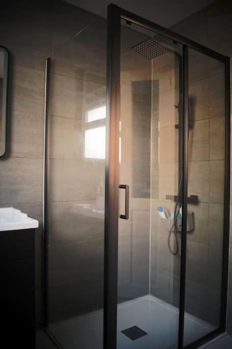 Luxurious Detached Bungalow バットレイ エクステリア 写真