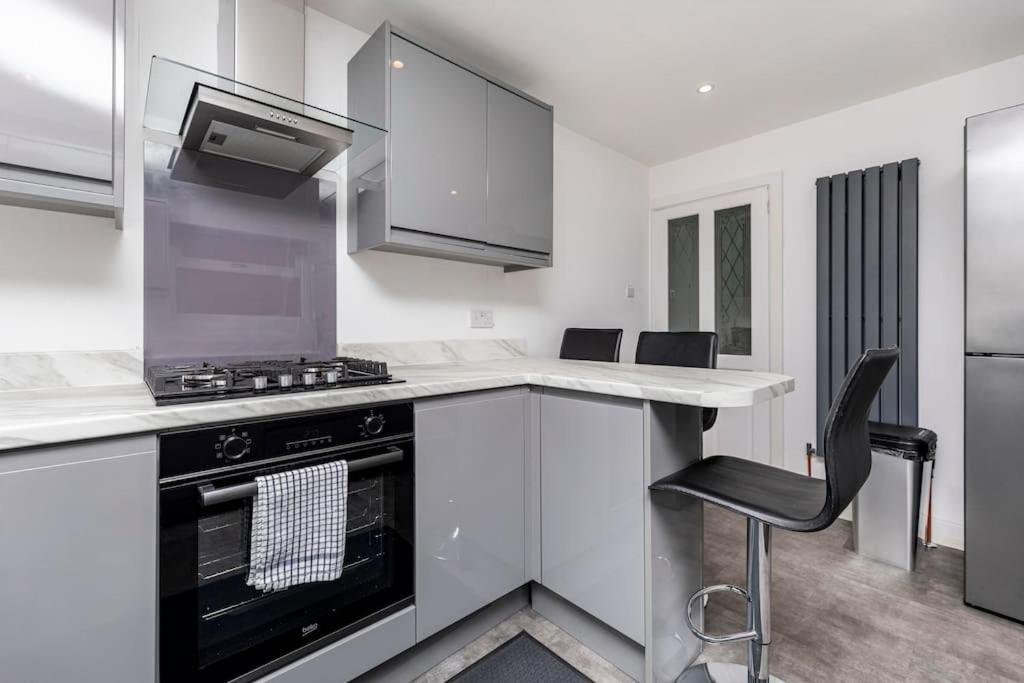 Luxurious Detached Bungalow バットレイ エクステリア 写真